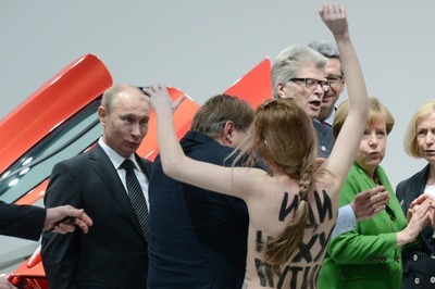 FEMEN-Topless-Protest-Putin-Merkel-VW-1[3].jpg